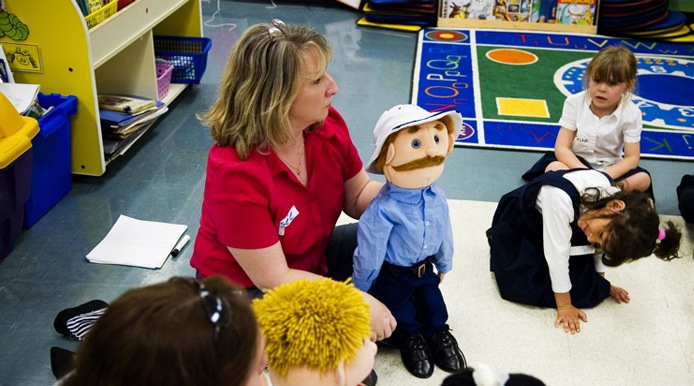 teaching with puppets